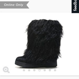 Bear paw furry boots